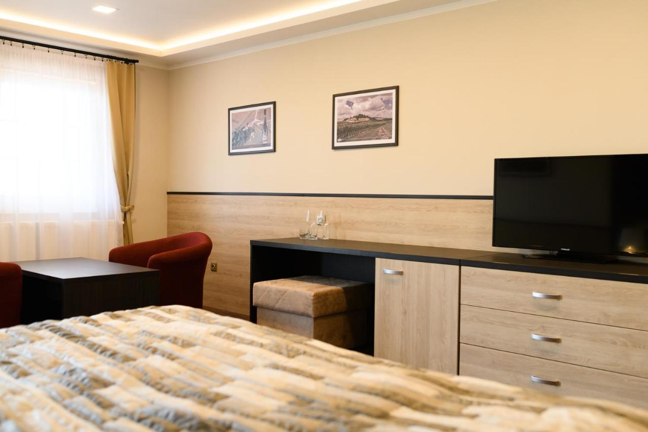 Hotel Vinařství U Kapličky Zaječí Exterior foto
