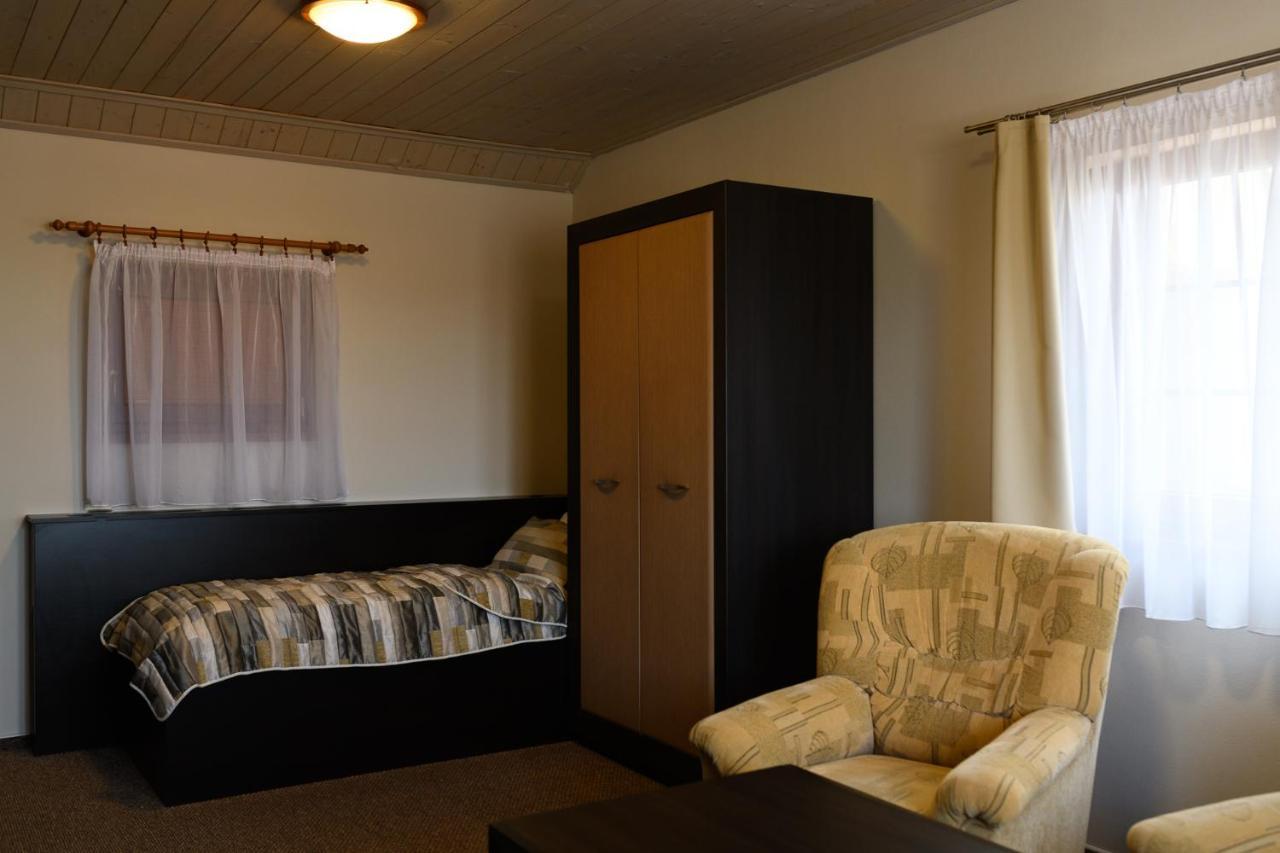Hotel Vinařství U Kapličky Zaječí Exterior foto