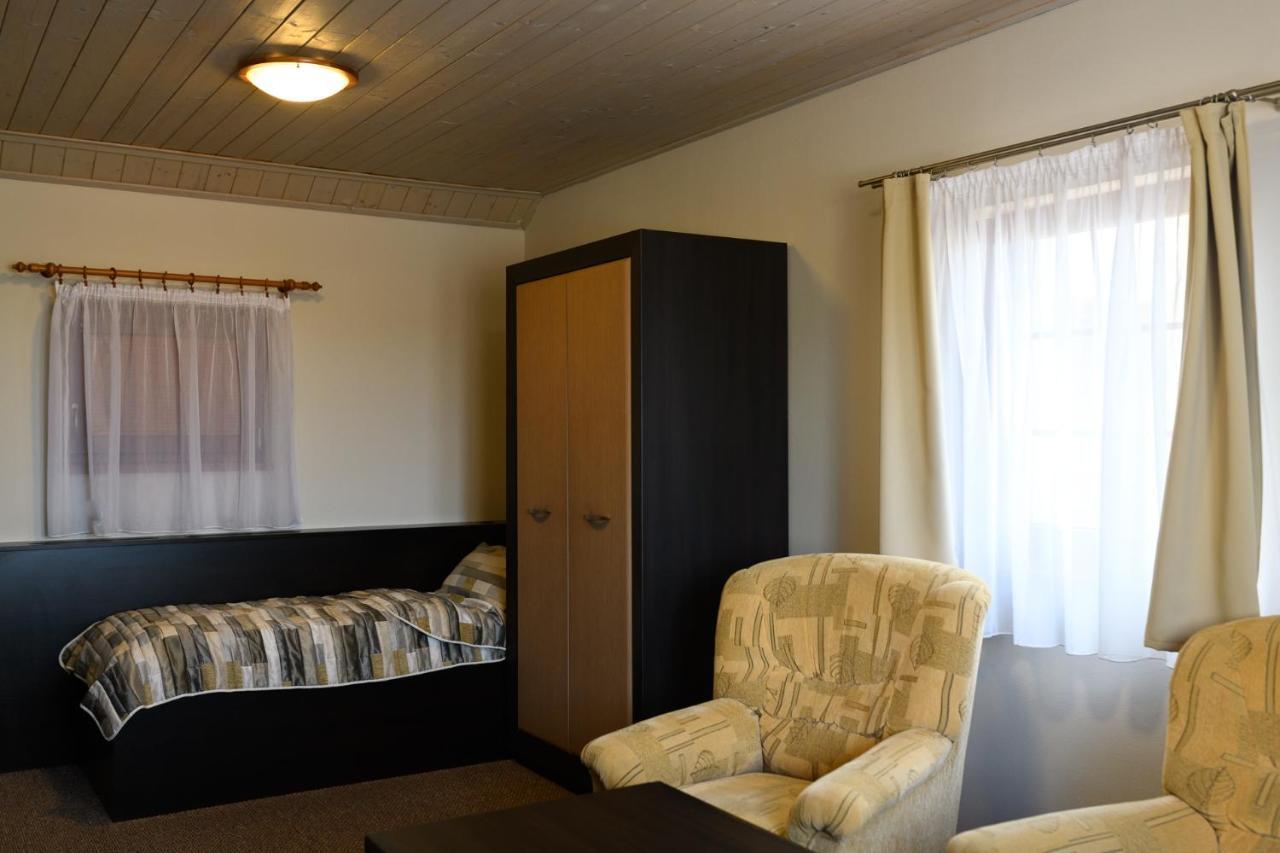Hotel Vinařství U Kapličky Zaječí Exterior foto