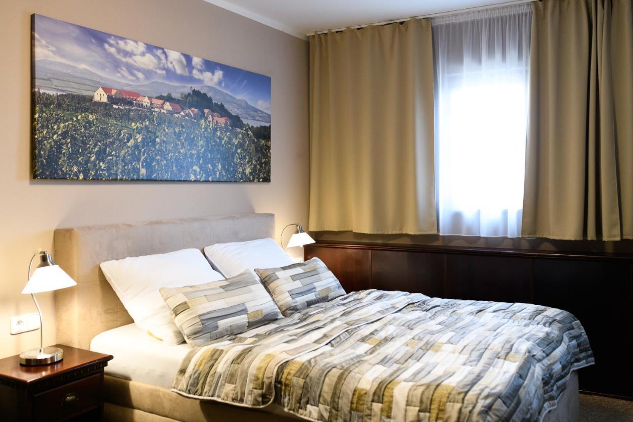 Hotel Vinařství U Kapličky Zaječí Exterior foto